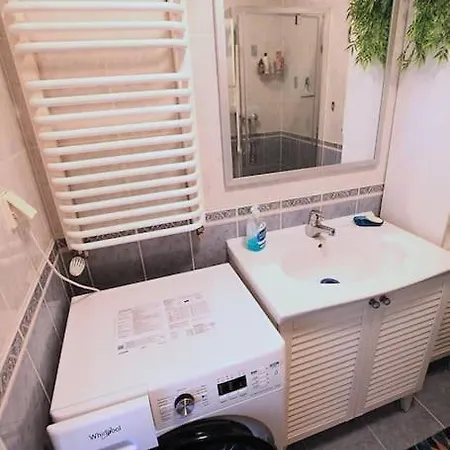 Apartment Large And Modern With Free Parking Spot *